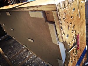 Filzgleiter unter altem Turnkasten