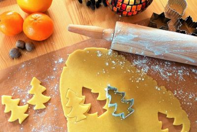 Plätzchenbacken mit Kindern - Plätzchen ausstechen
