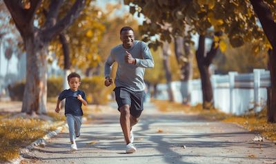 Vater und Sohn gehen zusammen joggen